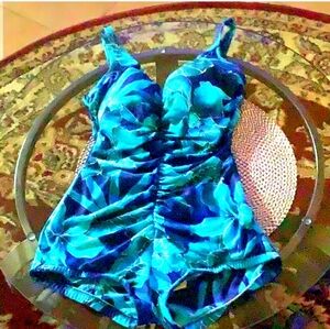 Paradise Bay one piece turquoise blue green ruched  in the front 10 buil…
